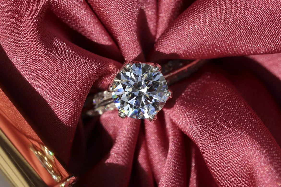 Natural polished diamond ring