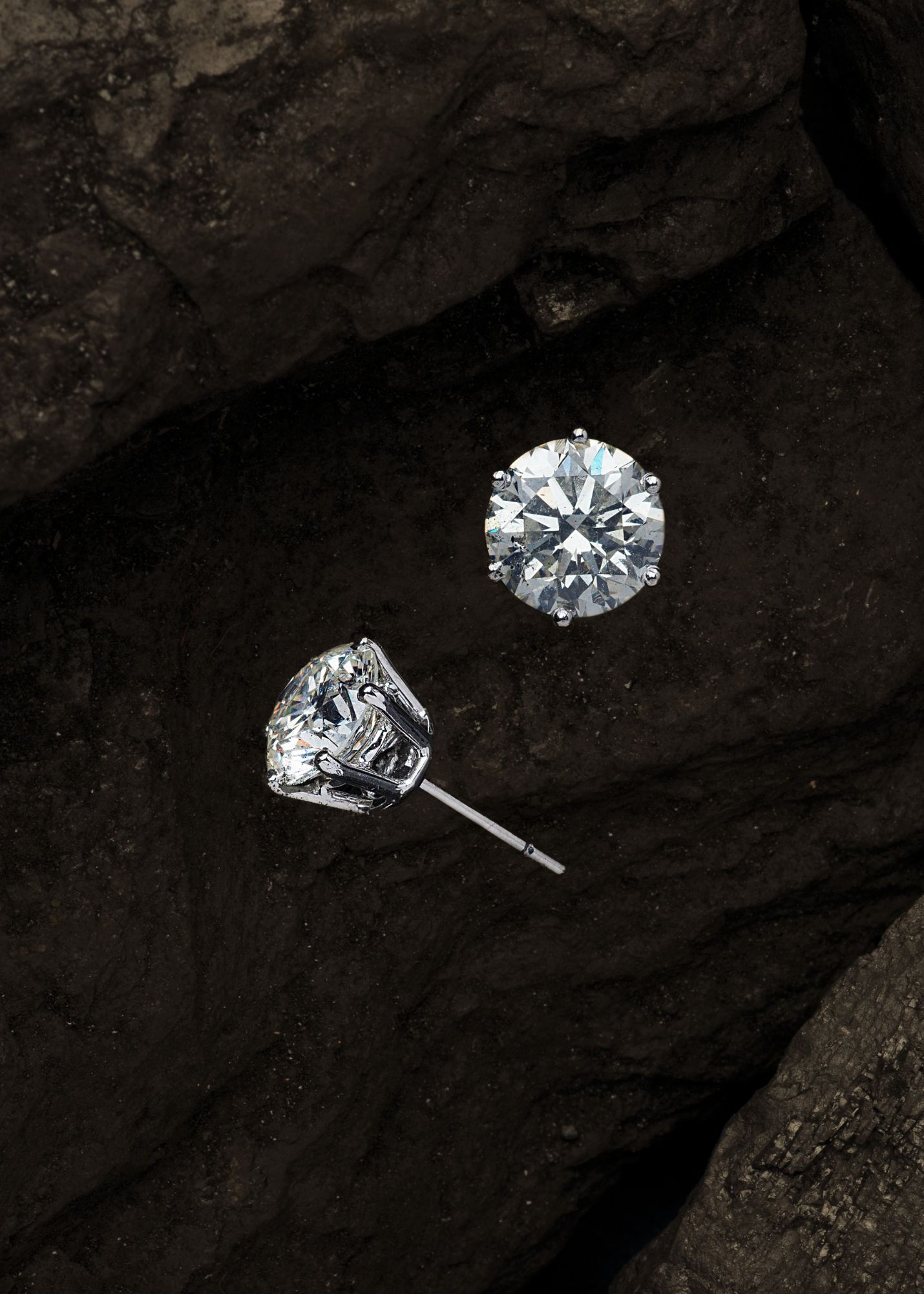 Lab-grown polished diamond